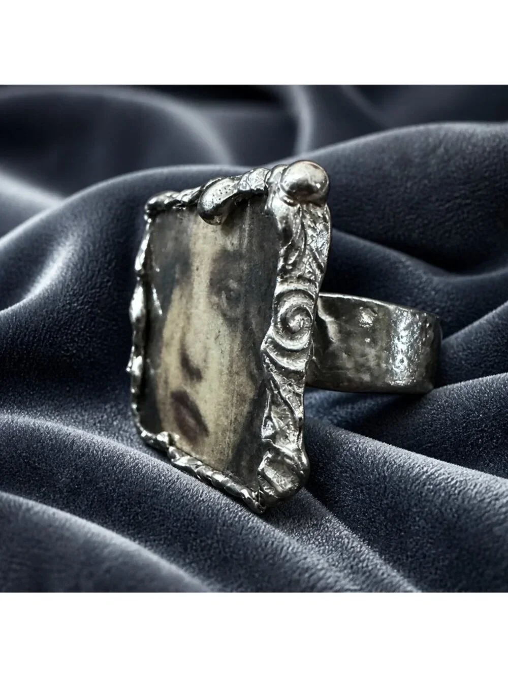 Tiny Canvas Statement Ring – Vintage Woman Portrait, Silver-Blend Spoon Bowl Ban